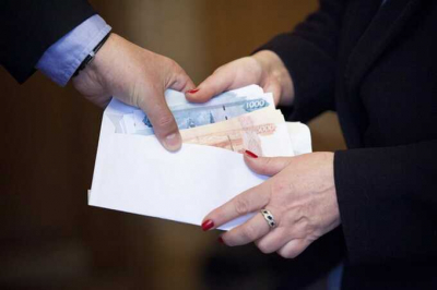 В 2025 году около тысячи государственных служащих были уволены за коррупционные действия